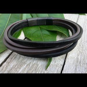 Men’s leather bracelet with magnetic clasp